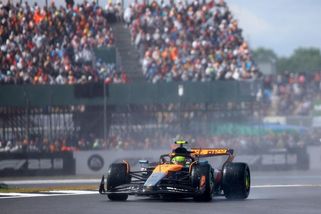 Britské počasí nejlépe zvládl Norris. Hülkenberg si dojel pro první pódium v kariéře - Sport.cz